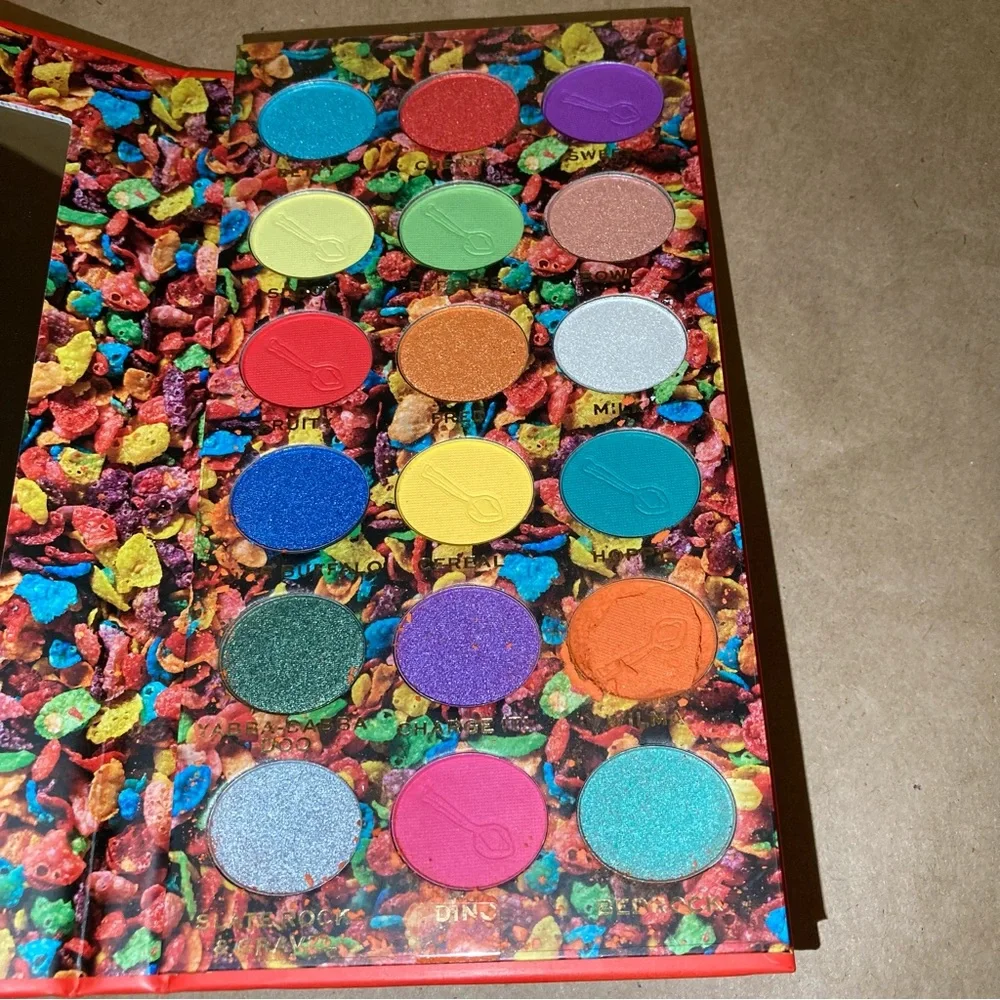 FRUITY PEBBLES eyeshadow Palette
